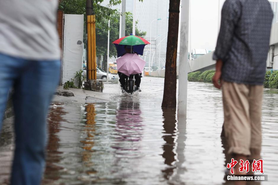 上海遭遇强降雨天气